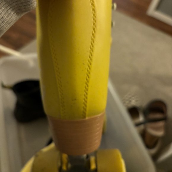 C7 | Yellow Roller Skates - Picture 7 of 7